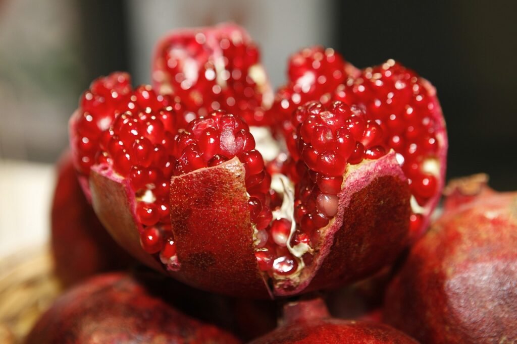 pomegranate, fruit, food-196800.jpg